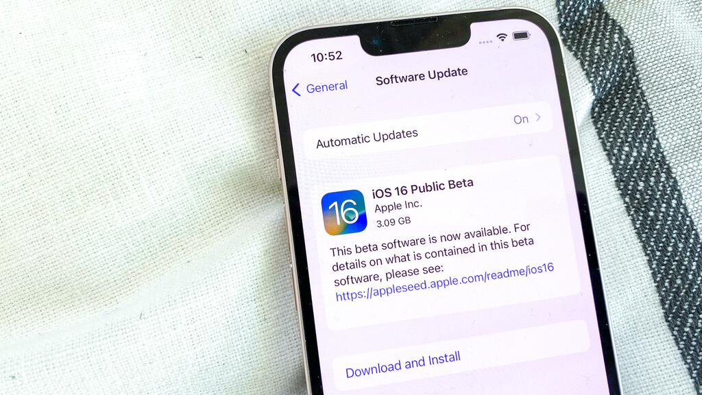 How to install iOS 16