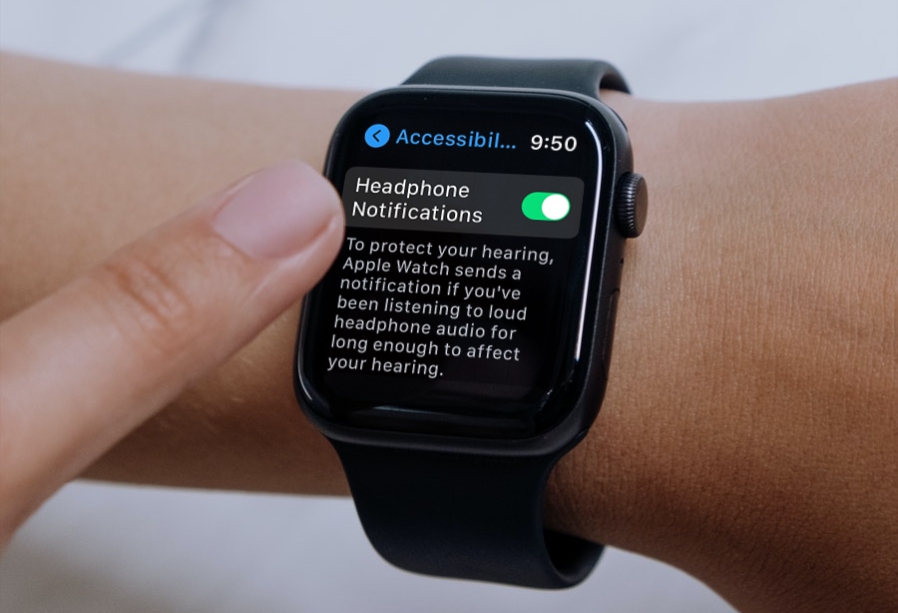 Ease of viewing notifications Reason to Buy Apple Watch